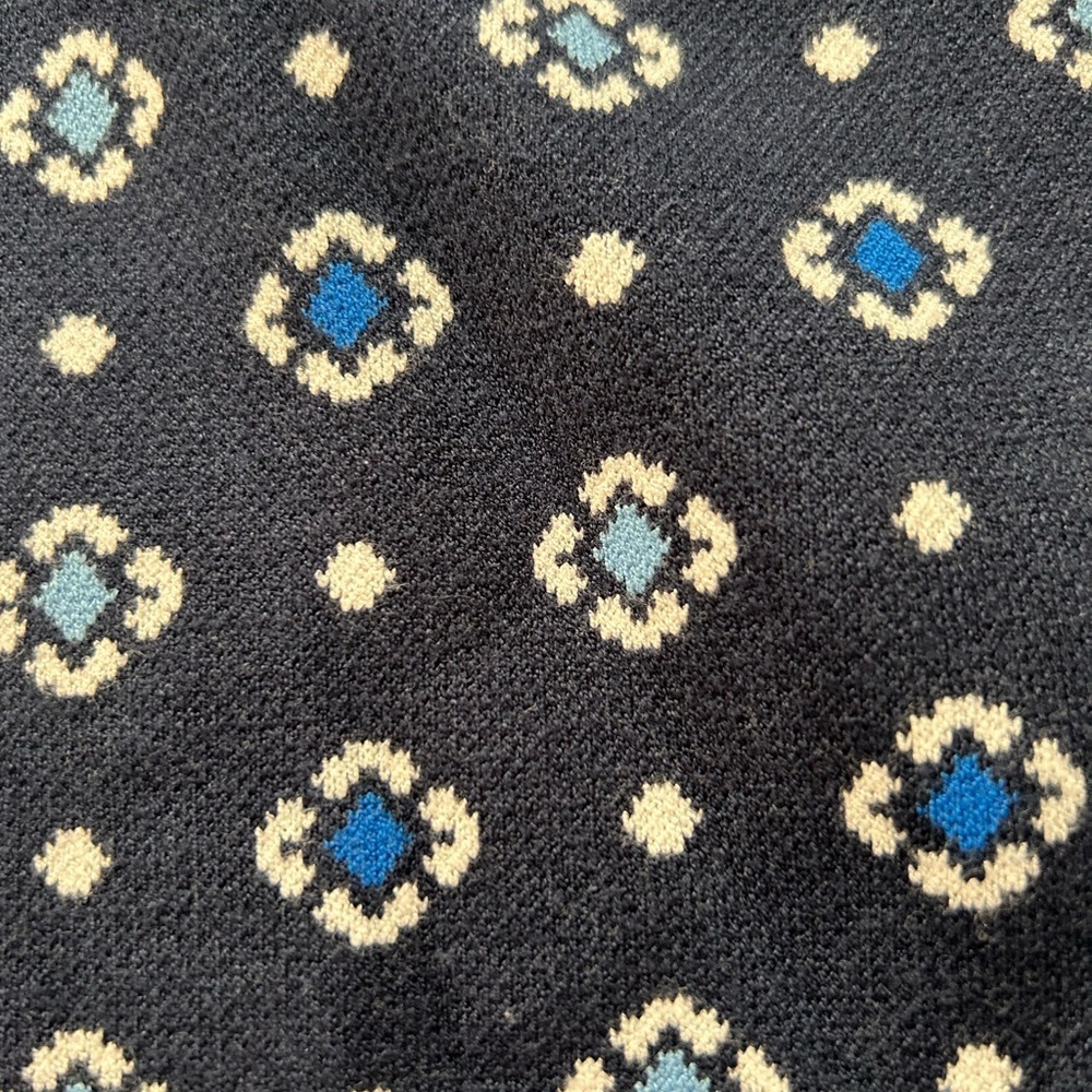 NWT Loft Navy w Blue & White Diamond Shaped Accents Sweater Vest V Neck

Size L - Picture 4 of 6